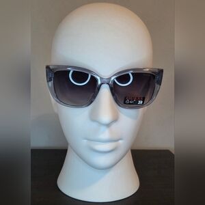 NWT Guess Blue Translucent Cat Eye Sunglasses w/ Case
